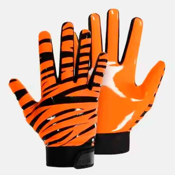 Synthetic Football Gloves with Custom Designs Comfortable and Lightweight Manufacturers, Suppliers in Sialkot